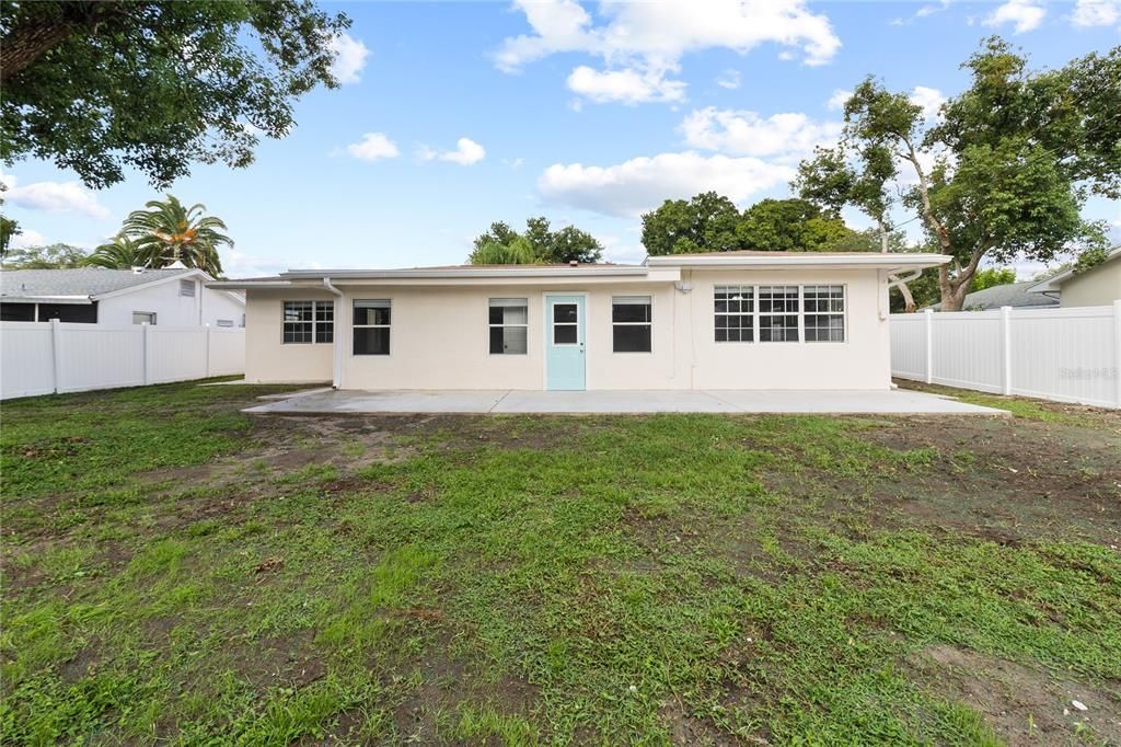 For Rent: $2,945 (3 beds, 2 baths, 1906 Square Feet)