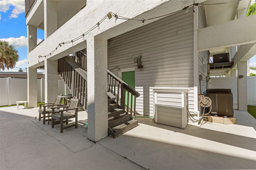 For Sale: $1,300,000 (3 beds, 3 baths, 2074 Square Feet)