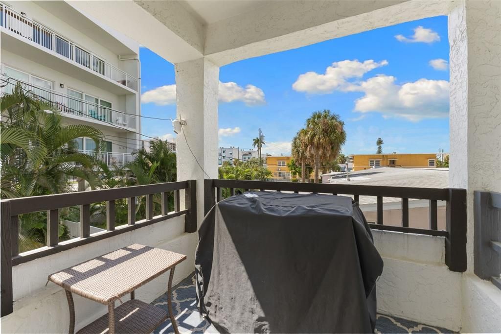 For Sale: $1,300,000 (3 beds, 3 baths, 2074 Square Feet)