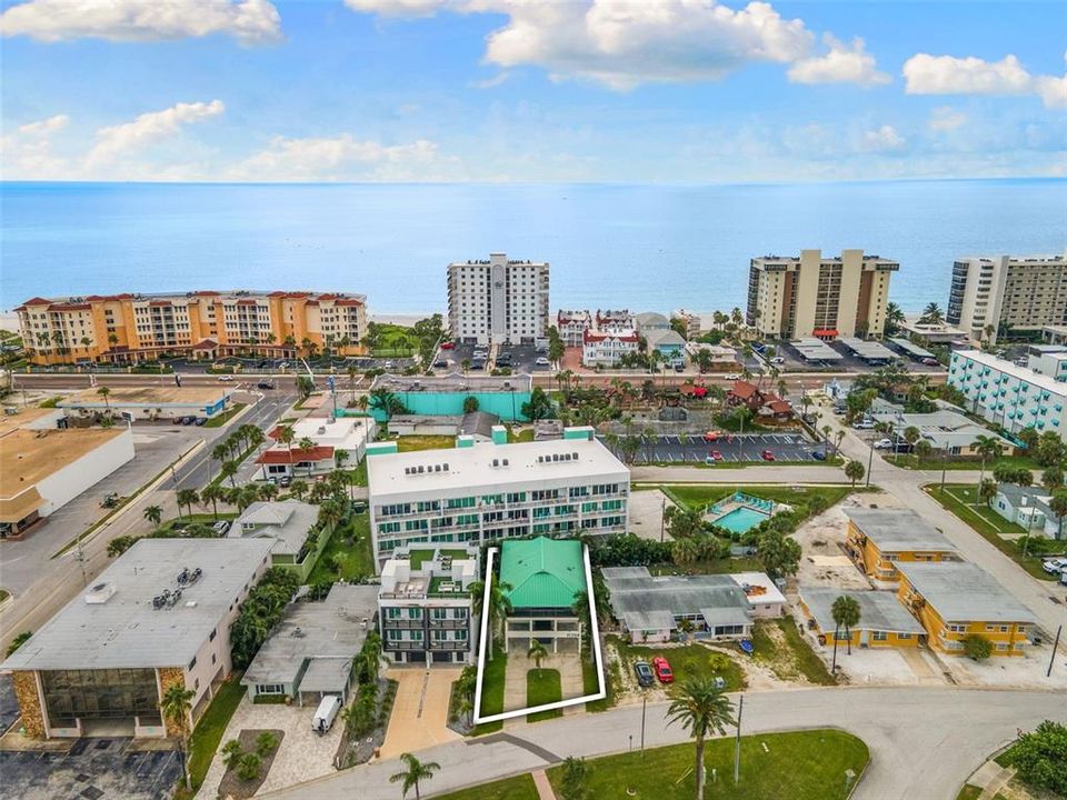 For Sale: $1,300,000 (3 beds, 3 baths, 2074 Square Feet)