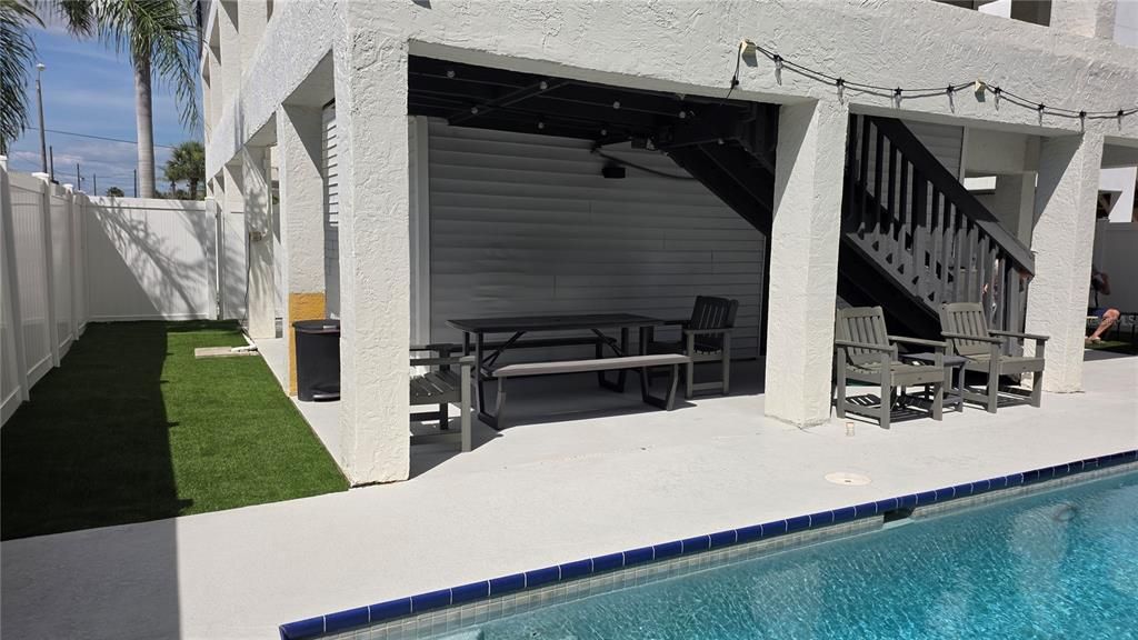 For Sale: $1,300,000 (3 beds, 3 baths, 2074 Square Feet)
