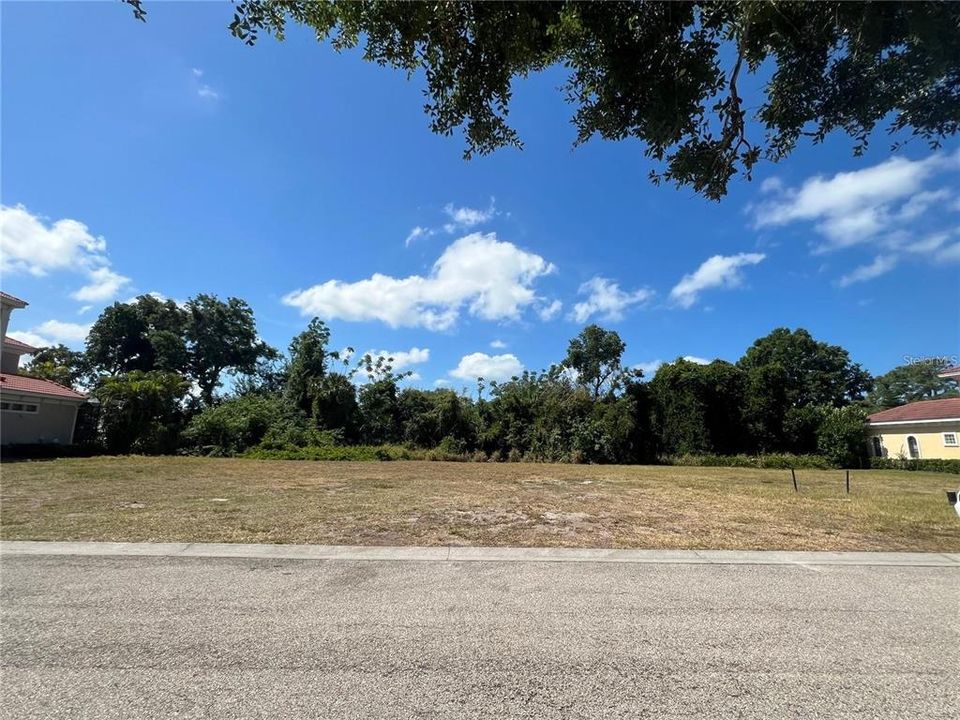 En Venta: $247,000 (0.17 acres)