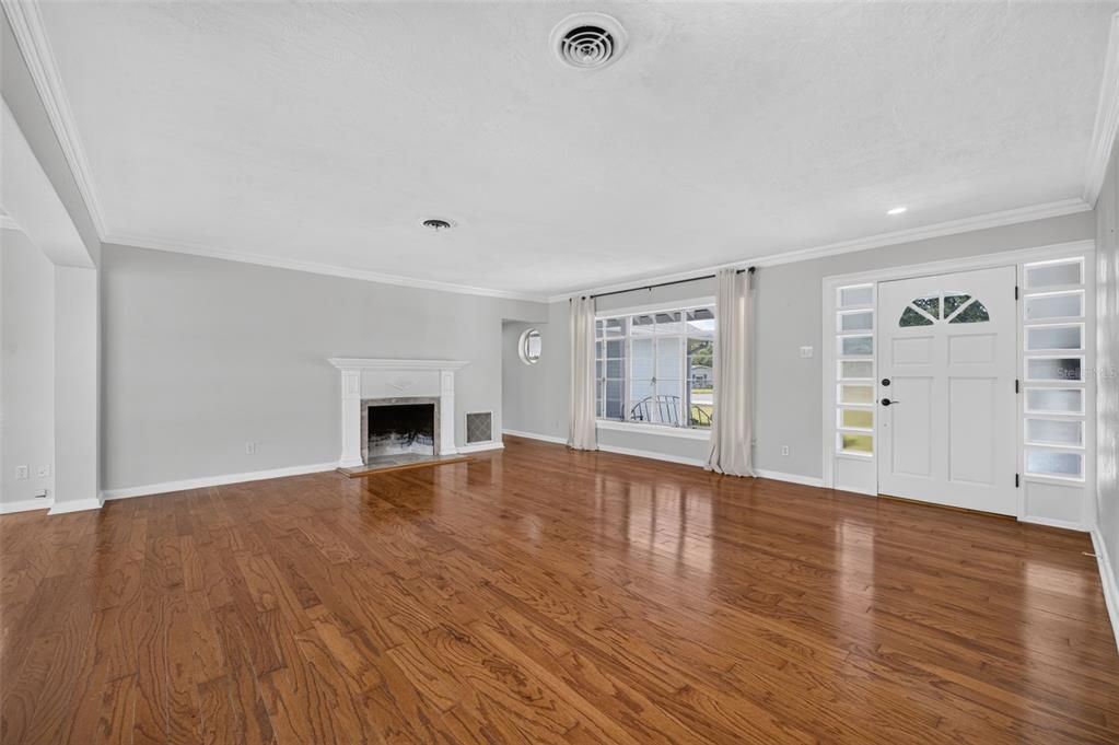 For Sale: $550,000 (3 beds, 2 baths, 1583 Square Feet)