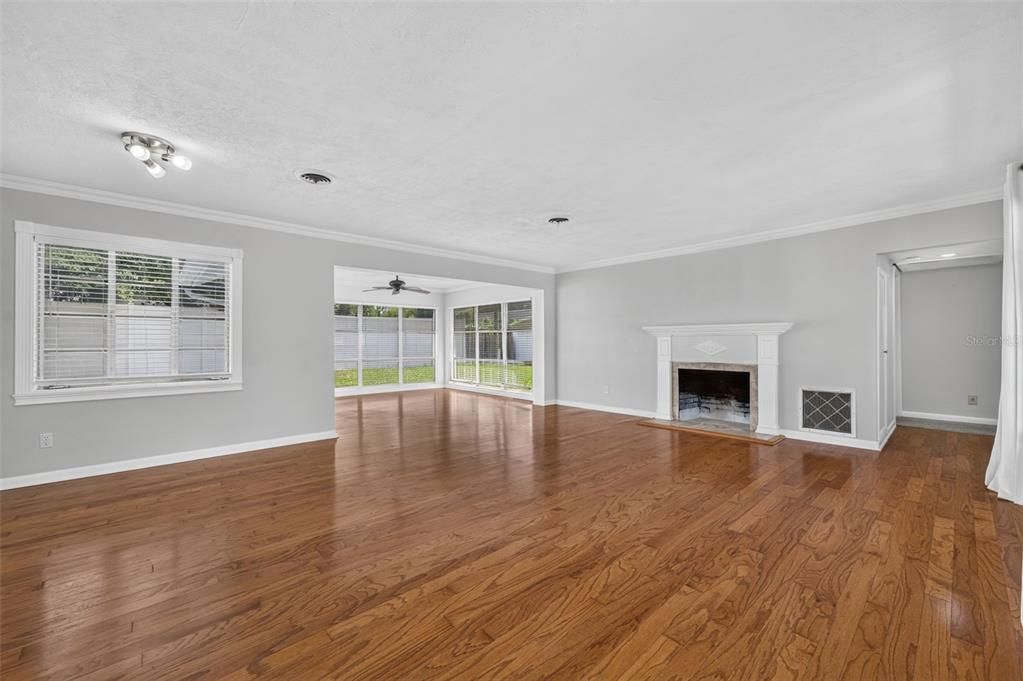 For Sale: $550,000 (3 beds, 2 baths, 1583 Square Feet)
