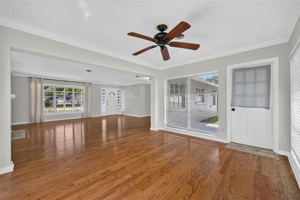 For Sale: $550,000 (3 beds, 2 baths, 1583 Square Feet)