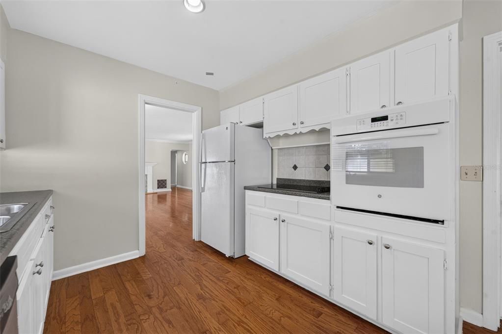 For Sale: $550,000 (3 beds, 2 baths, 1583 Square Feet)