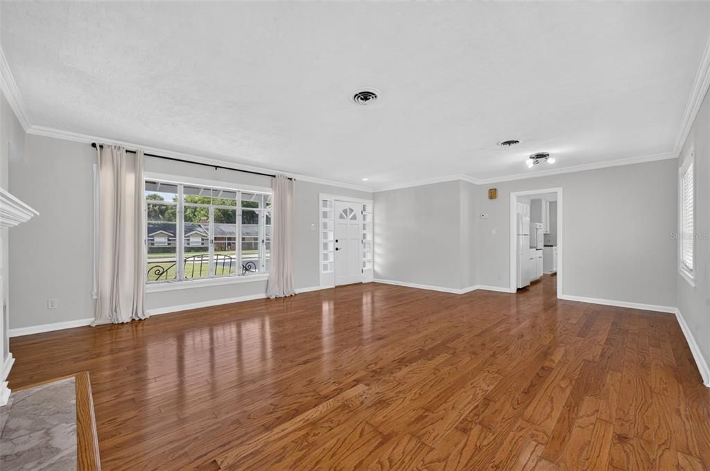 For Sale: $550,000 (3 beds, 2 baths, 1583 Square Feet)