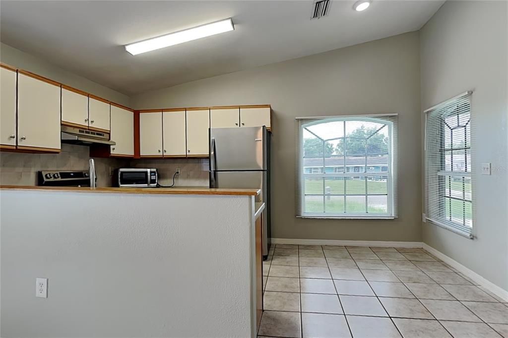 For Rent: $2,360 (3 beds, 2 baths, 1492 Square Feet)