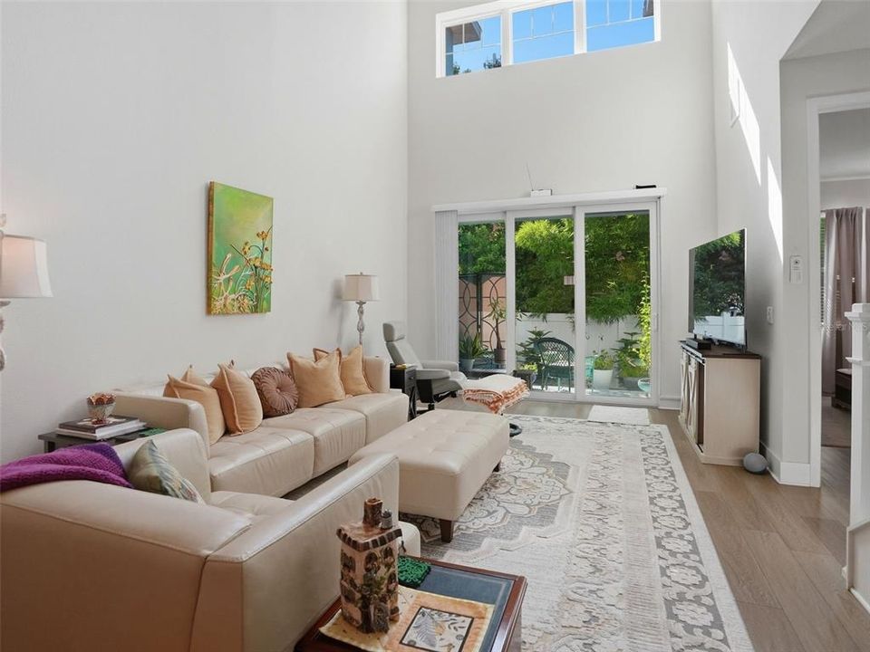 En Venta: $749,900 (3 camas, 2 baños, 2248 Pies cuadrados)