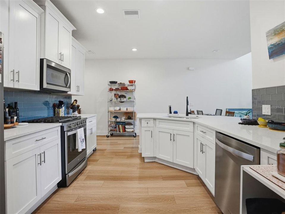 En Venta: $749,900 (3 camas, 2 baños, 2248 Pies cuadrados)