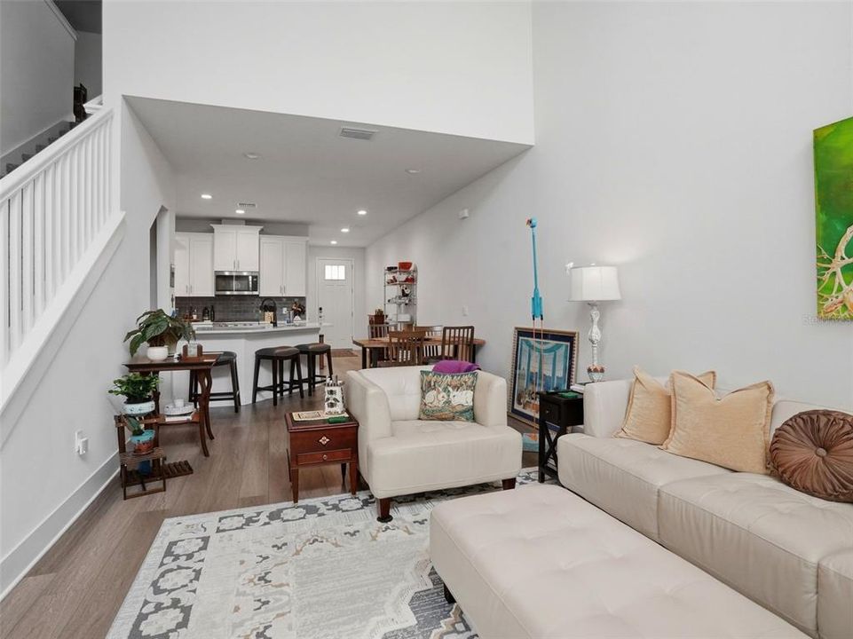 En Venta: $749,900 (3 camas, 2 baños, 2248 Pies cuadrados)