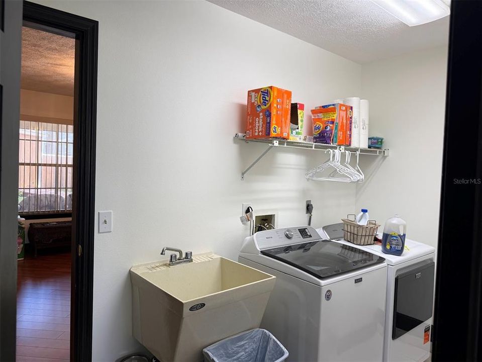 For Sale: $349,000 (3 beds, 2 baths, 1663 Square Feet)