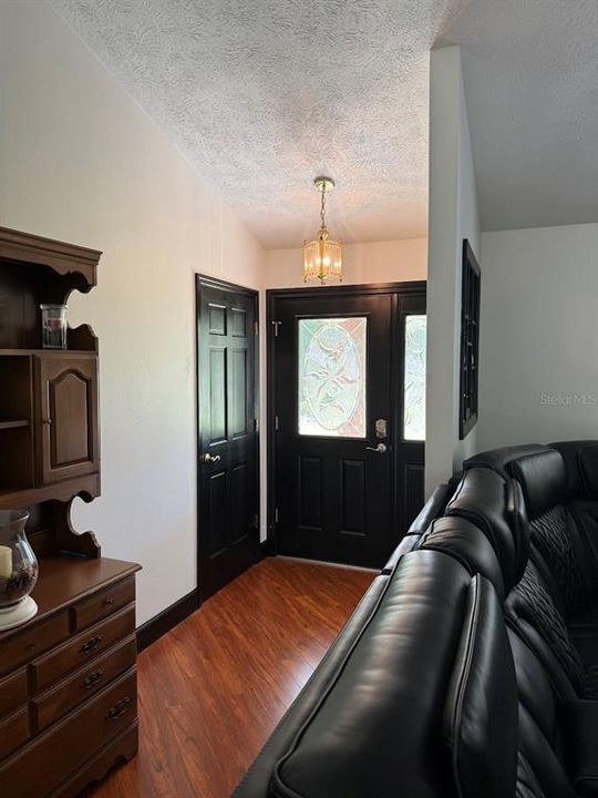 For Sale: $349,000 (3 beds, 2 baths, 1663 Square Feet)