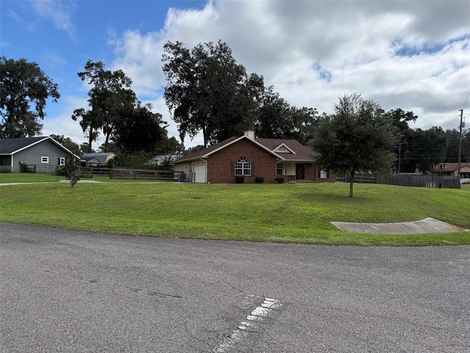 For Sale: $349,000 (3 beds, 2 baths, 1663 Square Feet)