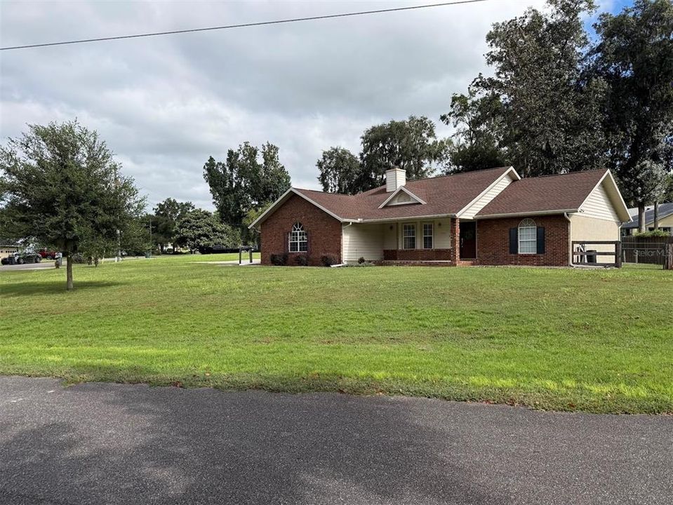 For Sale: $349,000 (3 beds, 2 baths, 1663 Square Feet)