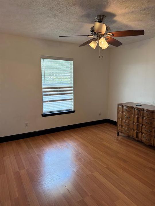 For Sale: $349,000 (3 beds, 2 baths, 1663 Square Feet)