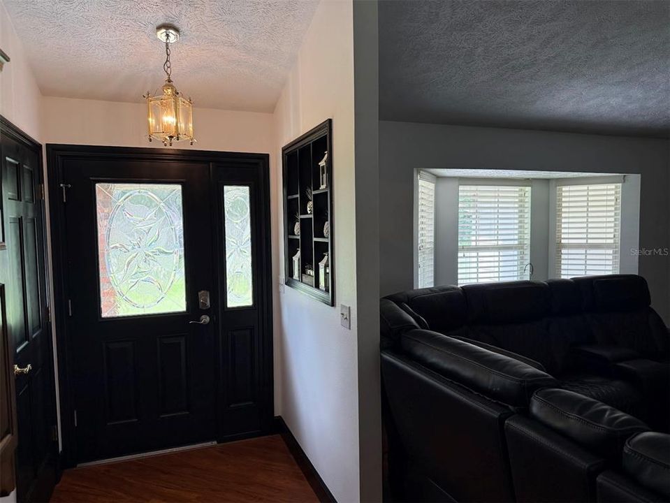 For Sale: $349,000 (3 beds, 2 baths, 1663 Square Feet)