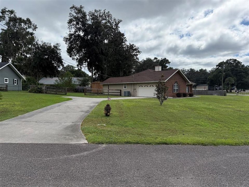For Sale: $349,000 (3 beds, 2 baths, 1663 Square Feet)