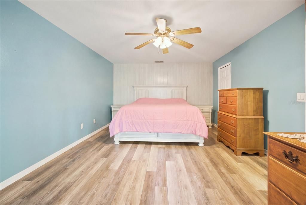For Sale: $324,900 (3 beds, 2 baths, 2000 Square Feet)