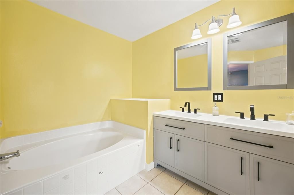 For Sale: $324,900 (3 beds, 2 baths, 2000 Square Feet)
