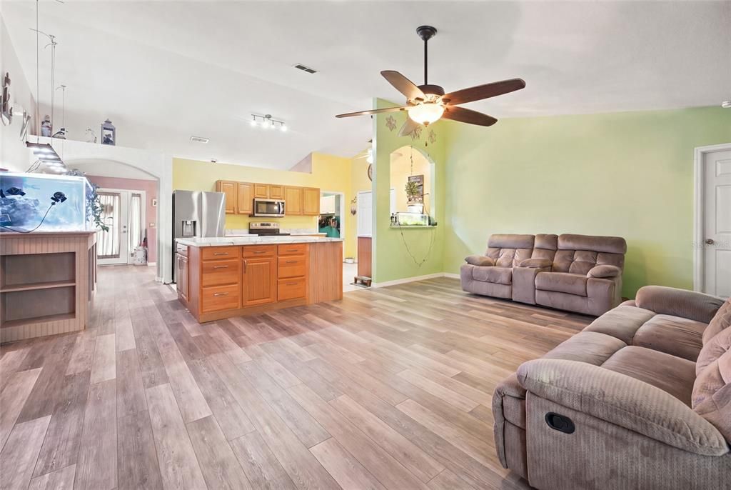 For Sale: $324,900 (3 beds, 2 baths, 2000 Square Feet)