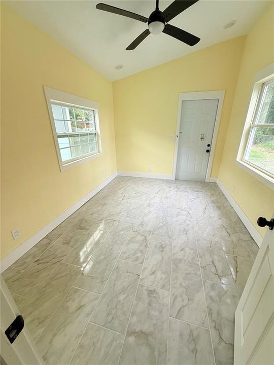 For Sale: $320,000 (3 beds, 2 baths, 825 Square Feet)
