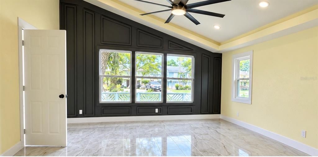 For Sale: $320,000 (3 beds, 2 baths, 825 Square Feet)