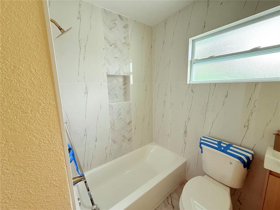For Sale: $320,000 (3 beds, 2 baths, 825 Square Feet)