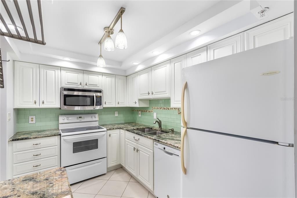 В аренду: $2,200 (2 спален, 2 ванн, 1005 Квадратных фут)