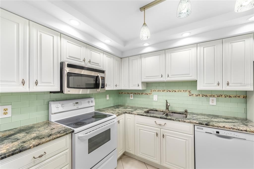 В аренду: $2,200 (2 спален, 2 ванн, 1005 Квадратных фут)