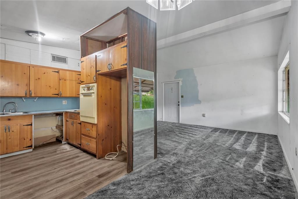На продажу: $274,900 (3 спален, 1 ванн, 1306 Квадратных фут)