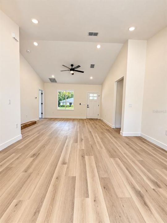 For Sale: $269,900 (3 beds, 2 baths, 1294 Square Feet)