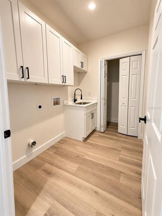 For Sale: $269,900 (3 beds, 2 baths, 1294 Square Feet)