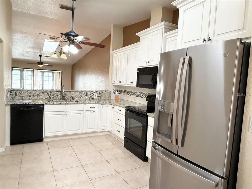 For Sale: $250,000 (2 beds, 2 baths, 1572 Square Feet)