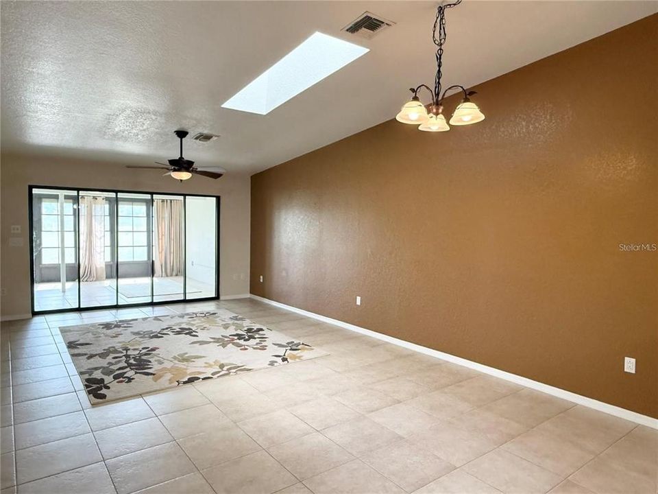 For Sale: $250,000 (2 beds, 2 baths, 1572 Square Feet)