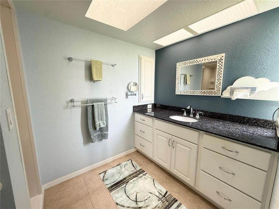 For Sale: $250,000 (2 beds, 2 baths, 1572 Square Feet)