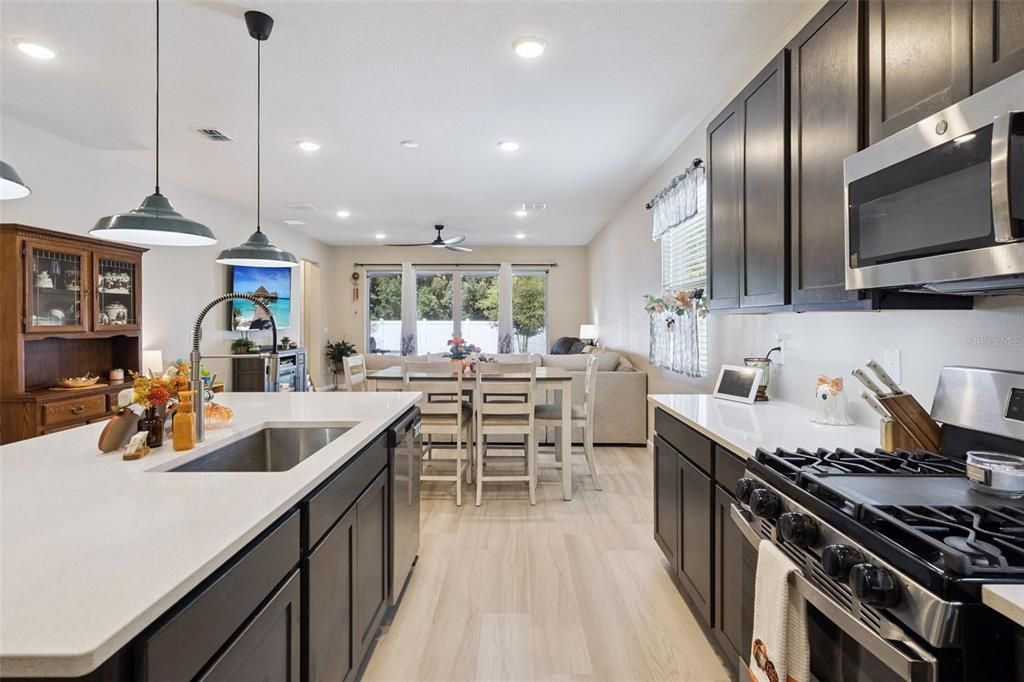 En Venta: $390,000 (4 camas, 3 baños, 2291 Pies cuadrados)