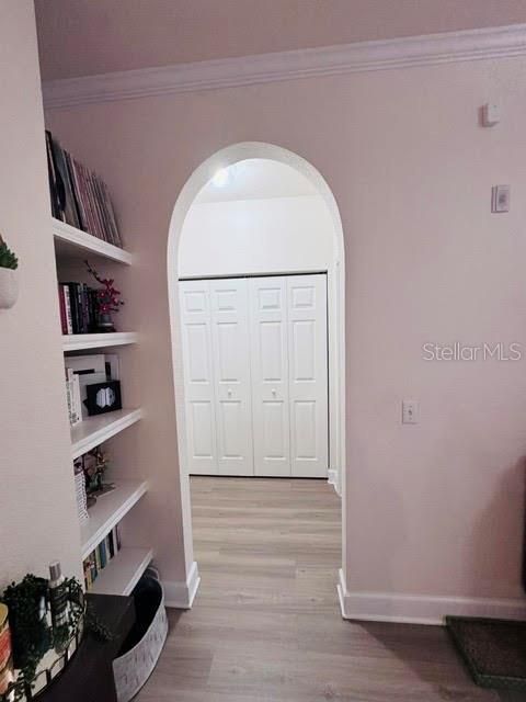 На продажу: $249,900 (2 спален, 2 ванн, 1070 Квадратных фут)