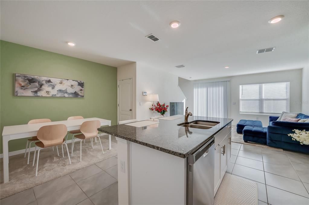 For Rent: $2,000 (2 beds, 2 baths, 1624 Square Feet)