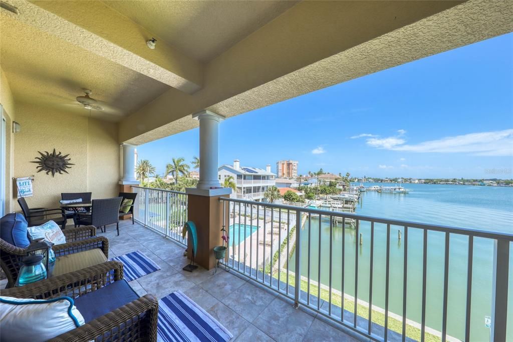 For Sale: $1,100,000 (3 beds, 3 baths, 1995 Square Feet)