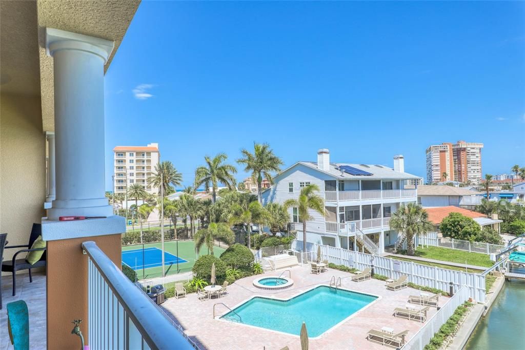 For Sale: $1,100,000 (3 beds, 3 baths, 1995 Square Feet)