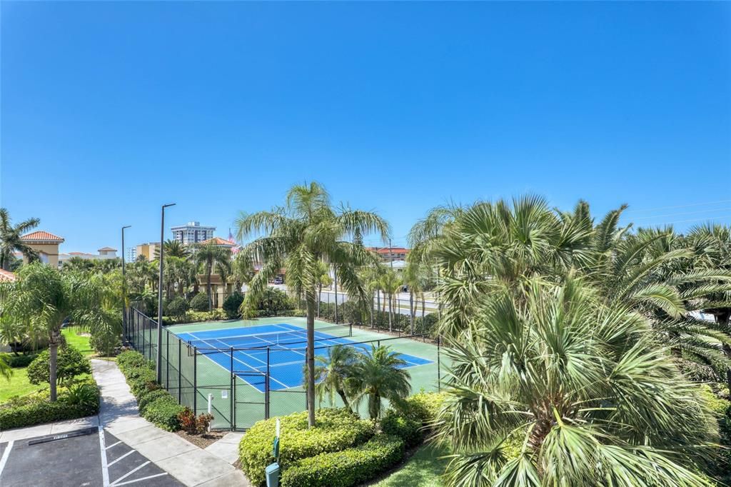 For Sale: $1,100,000 (3 beds, 3 baths, 1995 Square Feet)