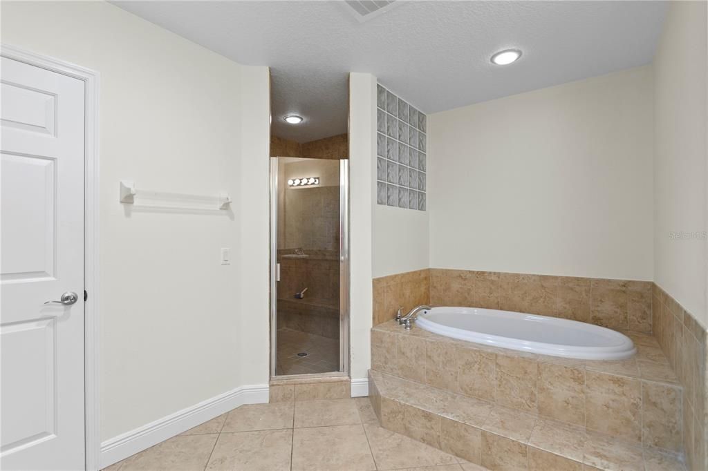 For Sale: $1,100,000 (3 beds, 3 baths, 1995 Square Feet)