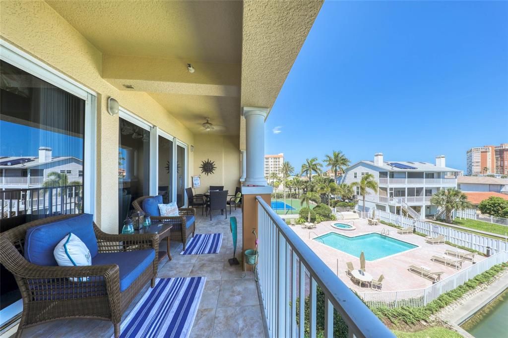 For Sale: $1,100,000 (3 beds, 3 baths, 1995 Square Feet)