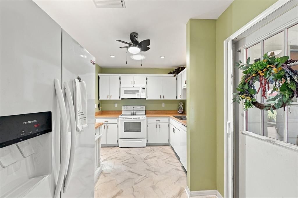 For Sale: $235,000 (2 beds, 2 baths, 1180 Square Feet)