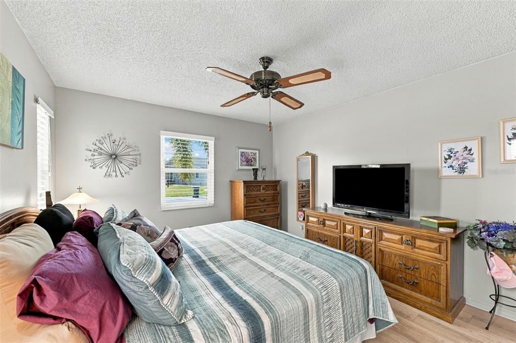 For Sale: $235,000 (2 beds, 2 baths, 1180 Square Feet)