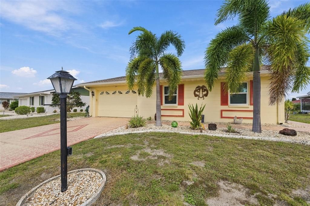For Sale: $235,000 (2 beds, 2 baths, 1180 Square Feet)