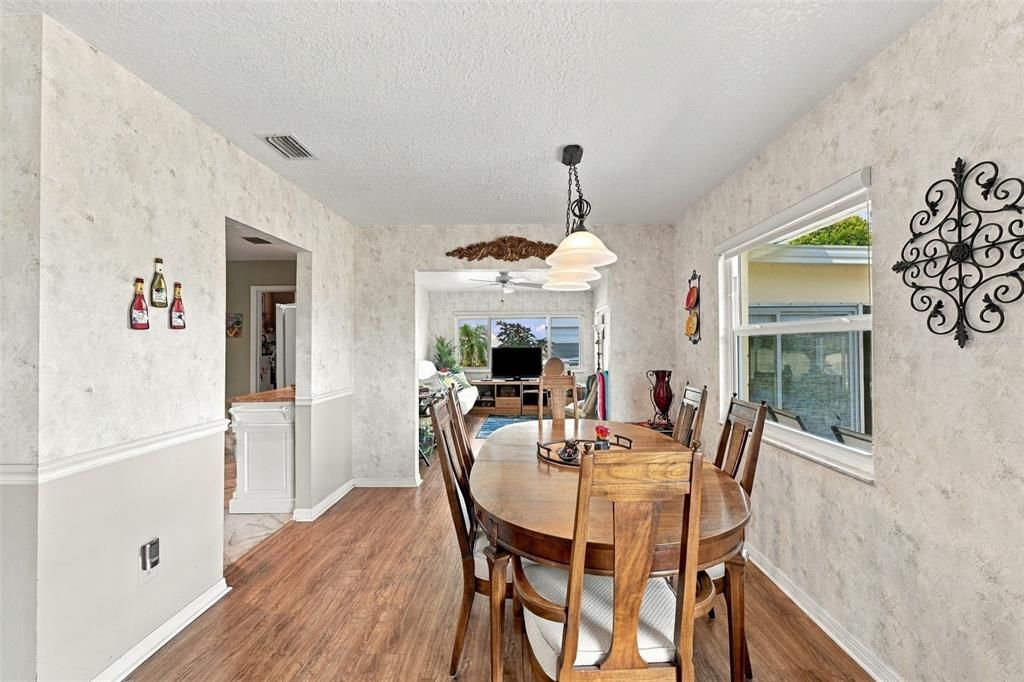 For Sale: $235,000 (2 beds, 2 baths, 1180 Square Feet)