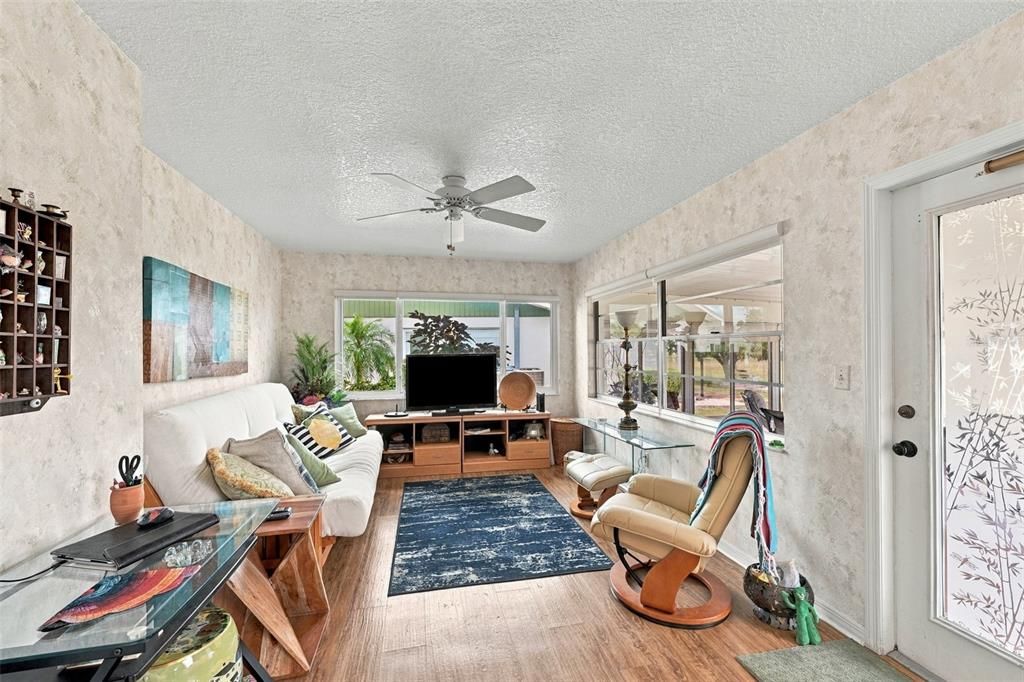 For Sale: $235,000 (2 beds, 2 baths, 1180 Square Feet)