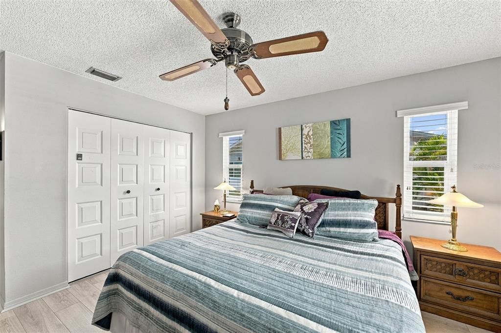 For Sale: $235,000 (2 beds, 2 baths, 1180 Square Feet)